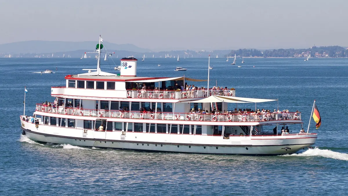 Foot Passenger Ferry to the Isle of Wight: What to Expect from Terminal to Pier